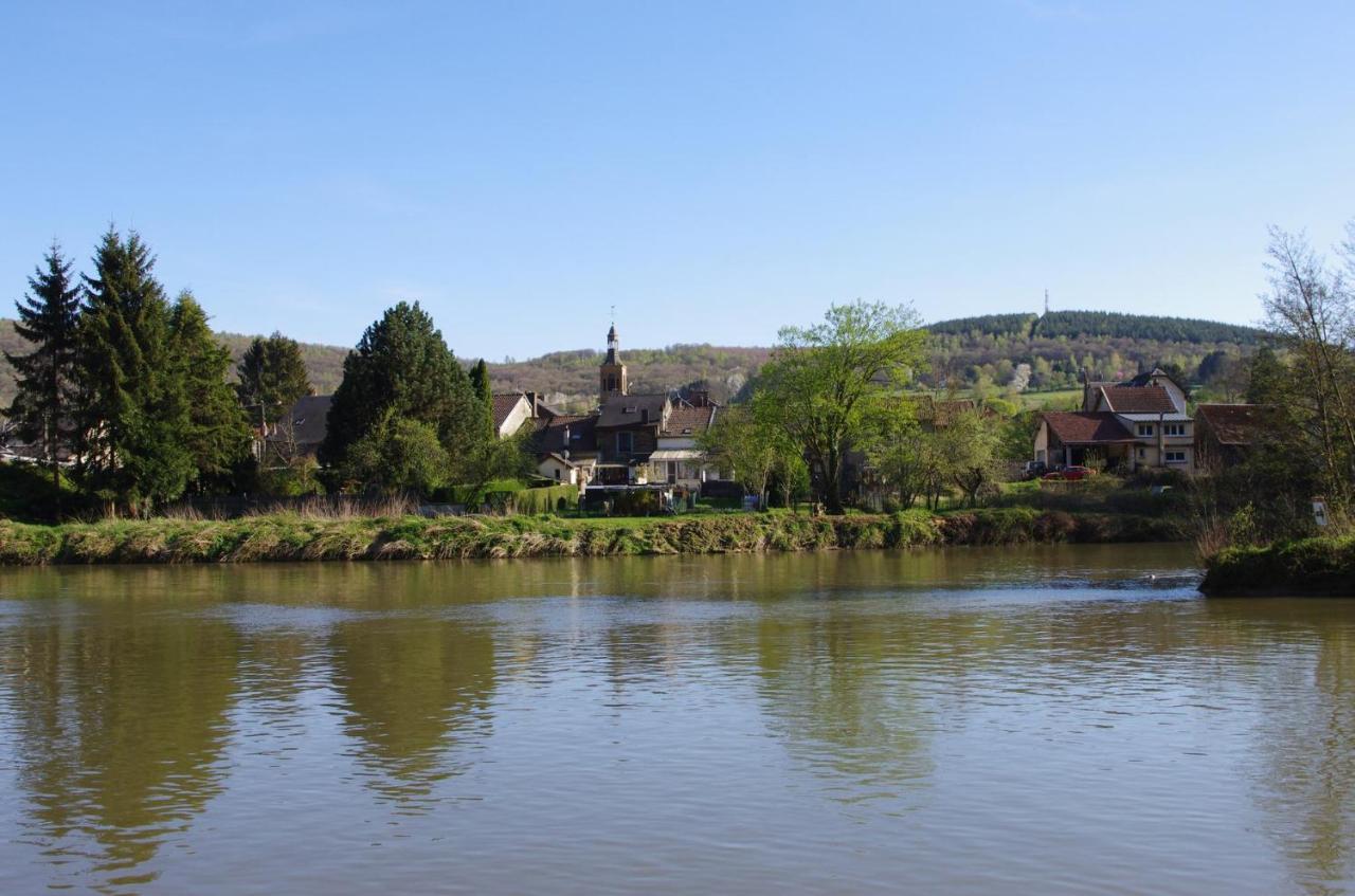 Le Doux Rivage, proche de Charleville, jardin et accès à la voie verte Joigny-sur-Meuse Extérieur photo