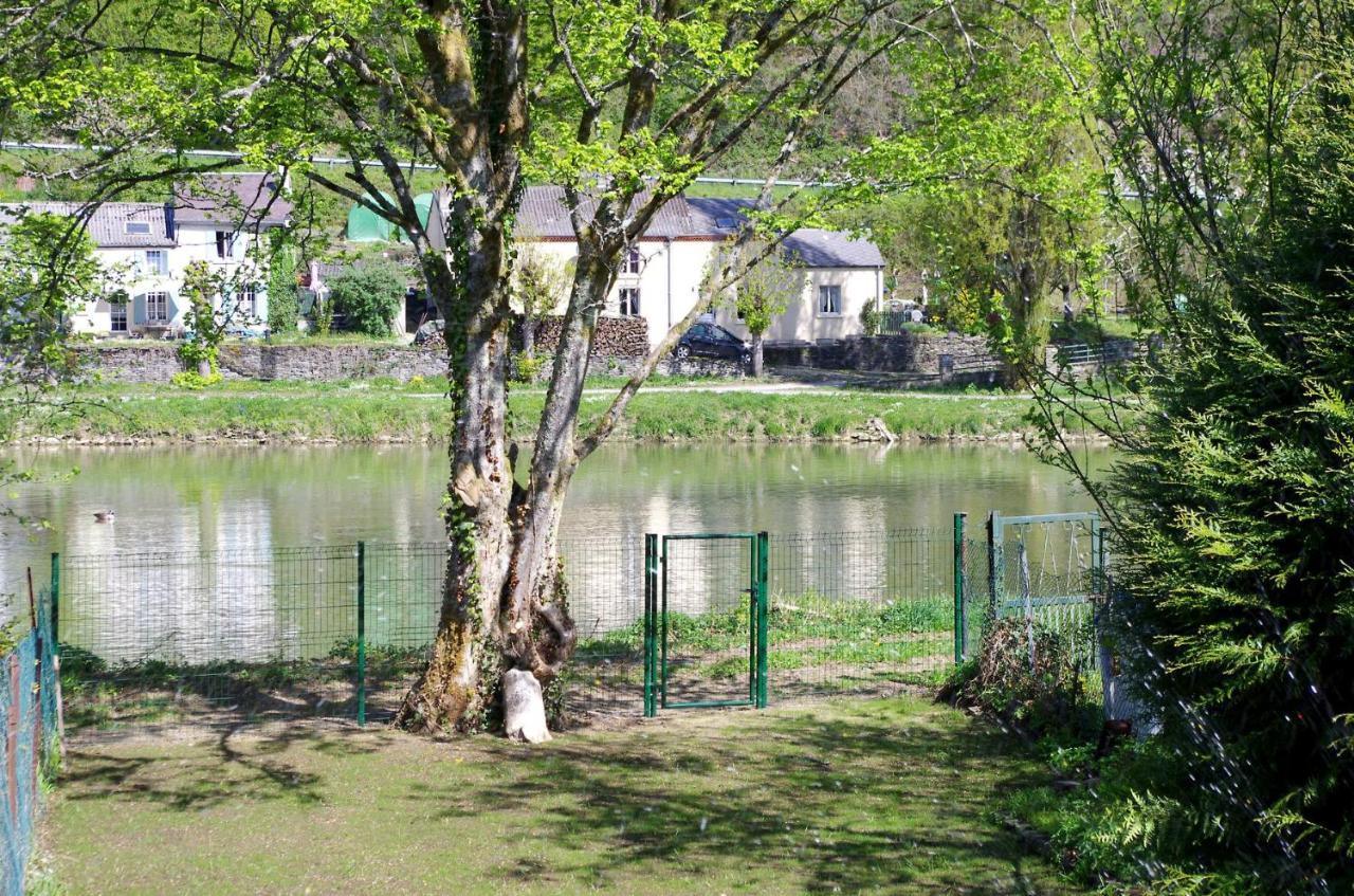 Le Doux Rivage, proche de Charleville, jardin et accès à la voie verte Joigny-sur-Meuse Extérieur photo