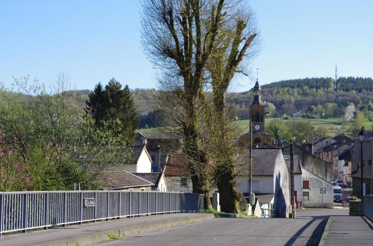 Le Doux Rivage, proche de Charleville, jardin et accès à la voie verte Joigny-sur-Meuse Extérieur photo