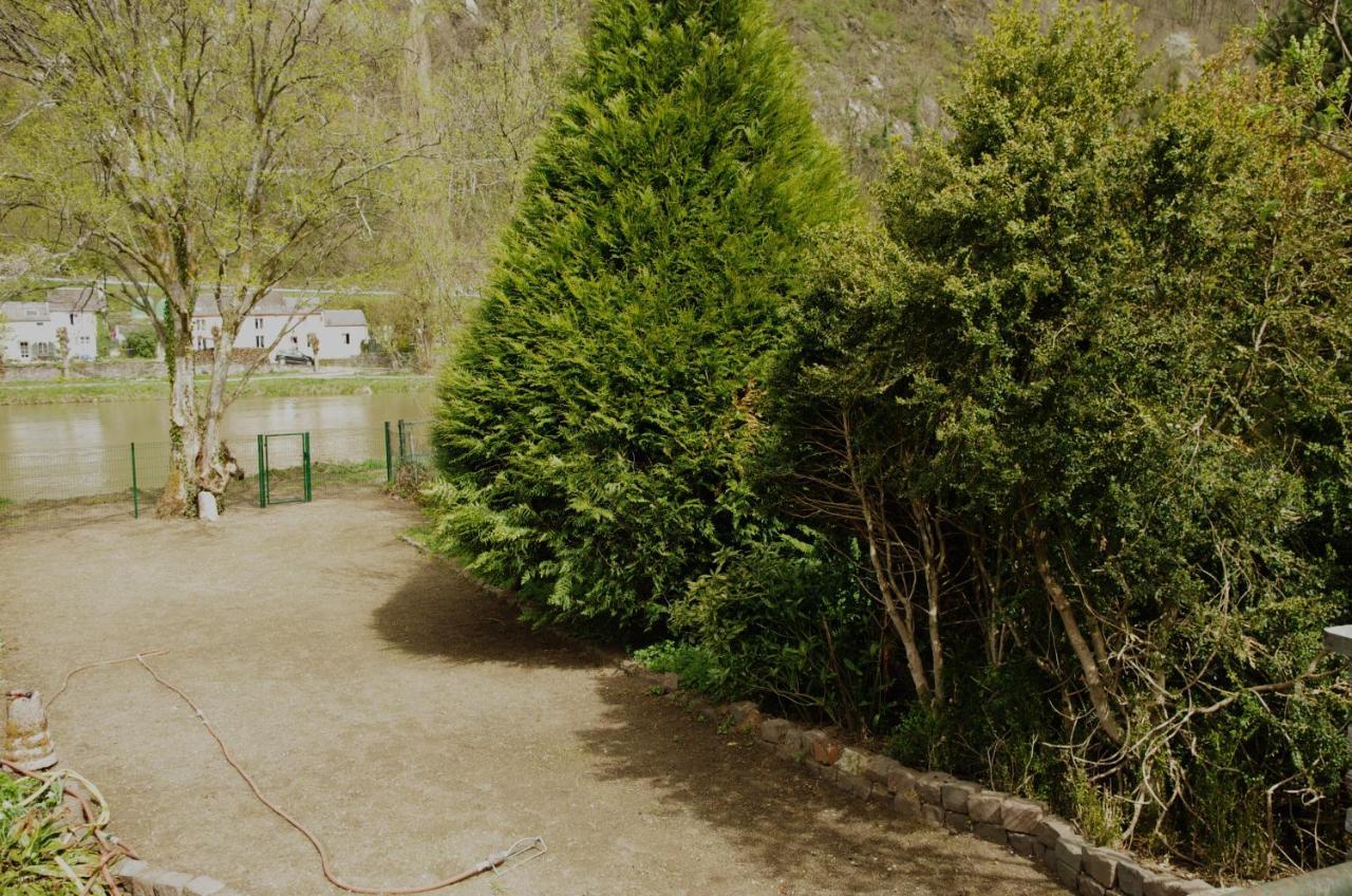 Le Doux Rivage, proche de Charleville, jardin et accès à la voie verte Joigny-sur-Meuse Extérieur photo