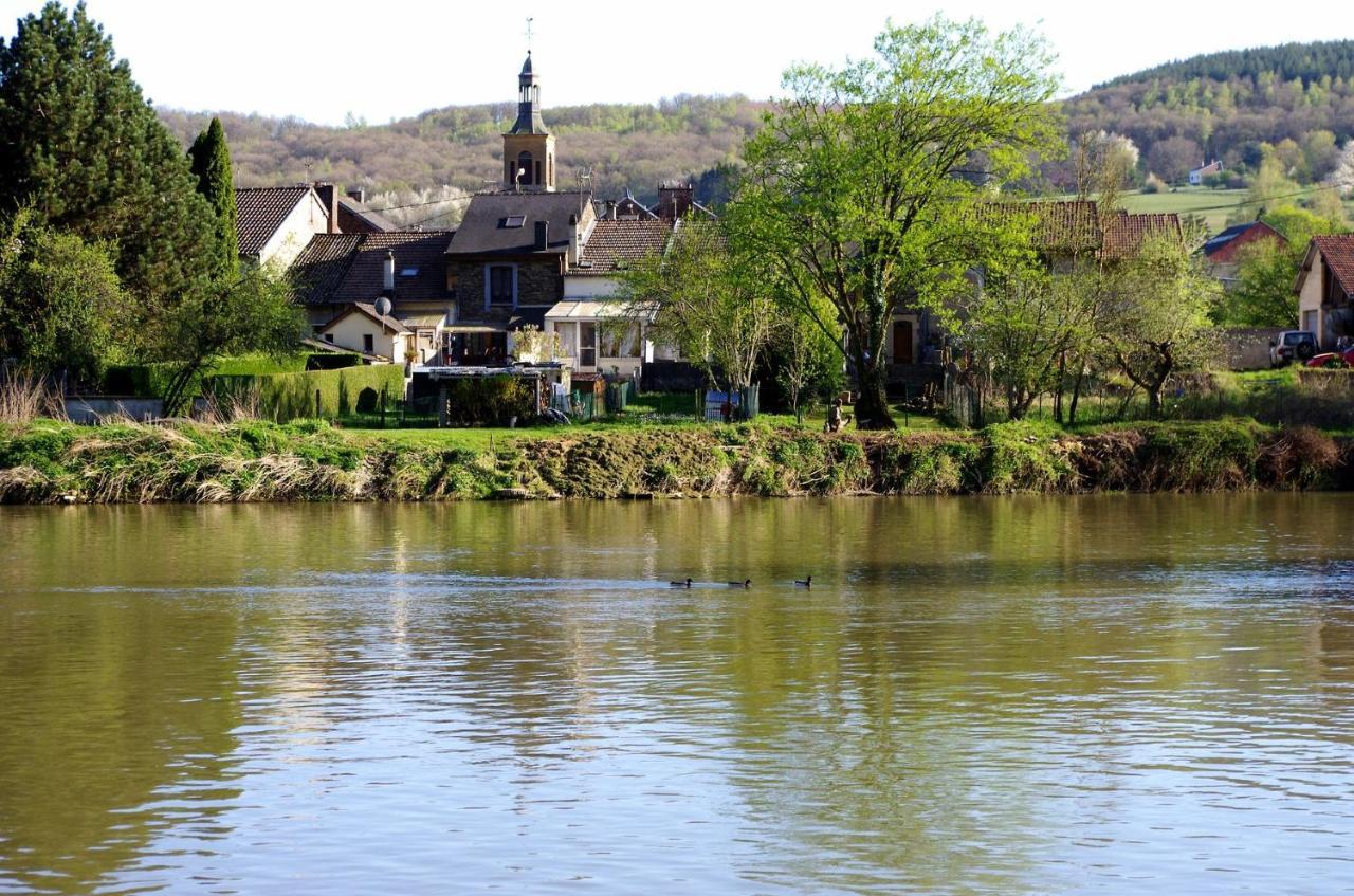 Le Doux Rivage, proche de Charleville, jardin et accès à la voie verte Joigny-sur-Meuse Extérieur photo